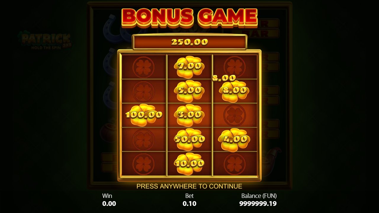 Le bonus game en action : une grille de trèfles dorés à valeur (7,00, 5,00, 100,00, 50,00, 10,00...) pour un total affiché de 250,00 — le clou du manège.
